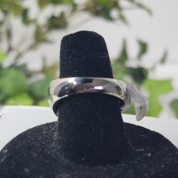 Silver Solid Stainless Steel  Chunky Heart Shape Signet Ring - Picture 3 of 7